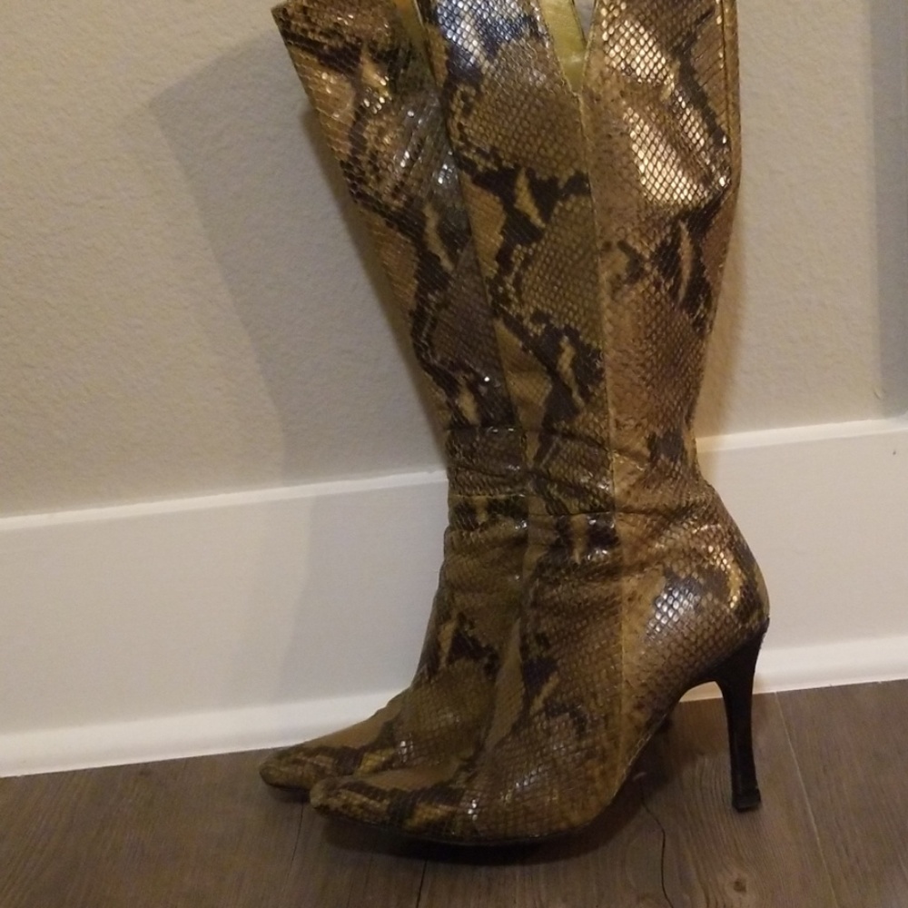 Enrico Antinori olive green snakeskin boots